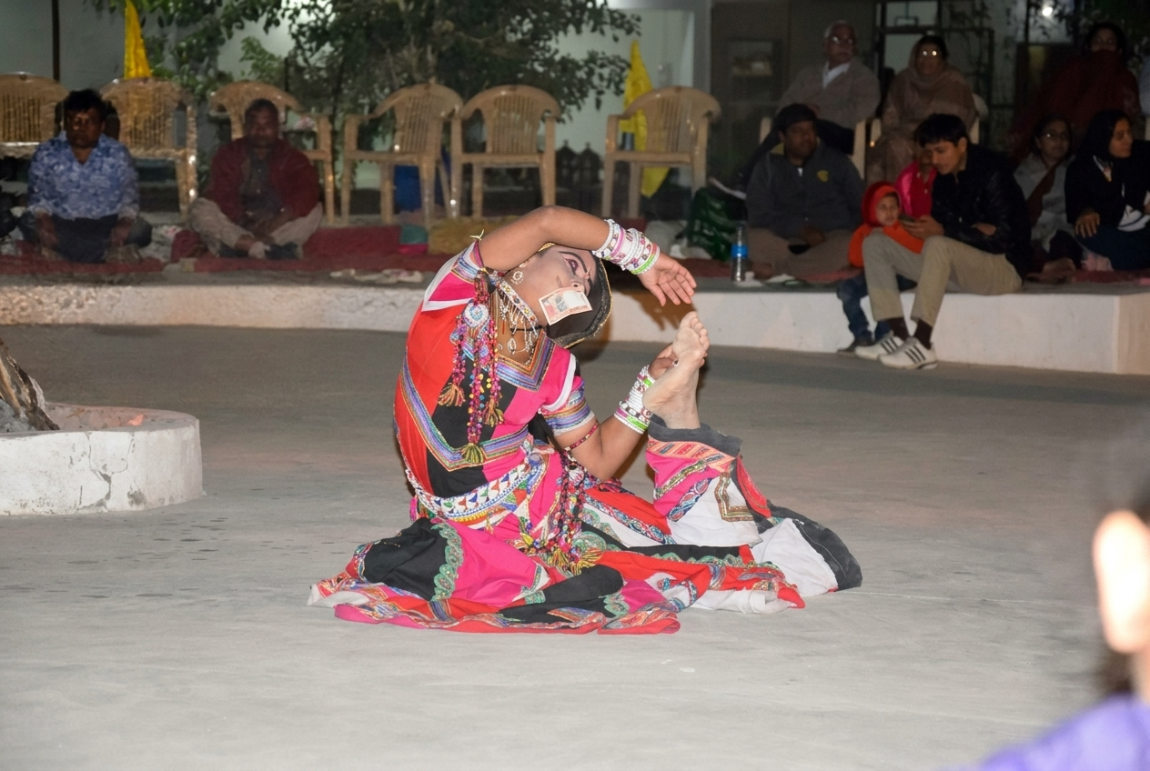Master Manganiyar Vocalists with Sarangi and Khartal in Jaisalmer Camp